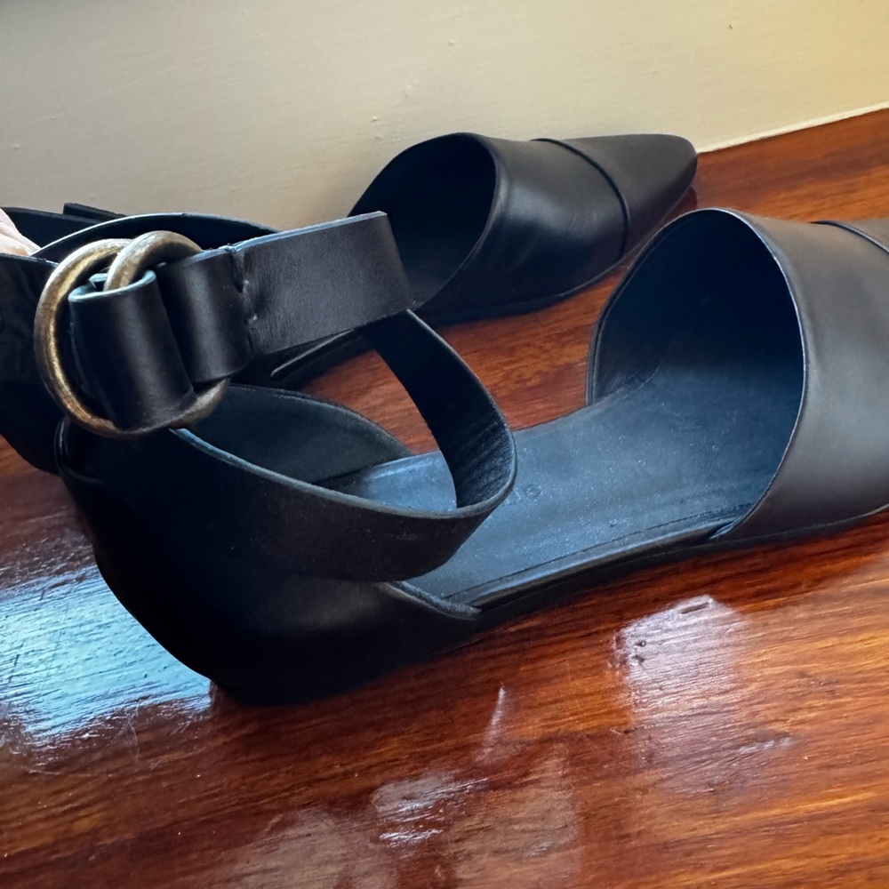 ❤️ NEW JENNI KAYNE BLACK POINTY TOE LEATHER FLATS ANKLE STRAP 7 ITALY - Picture 6 of 10